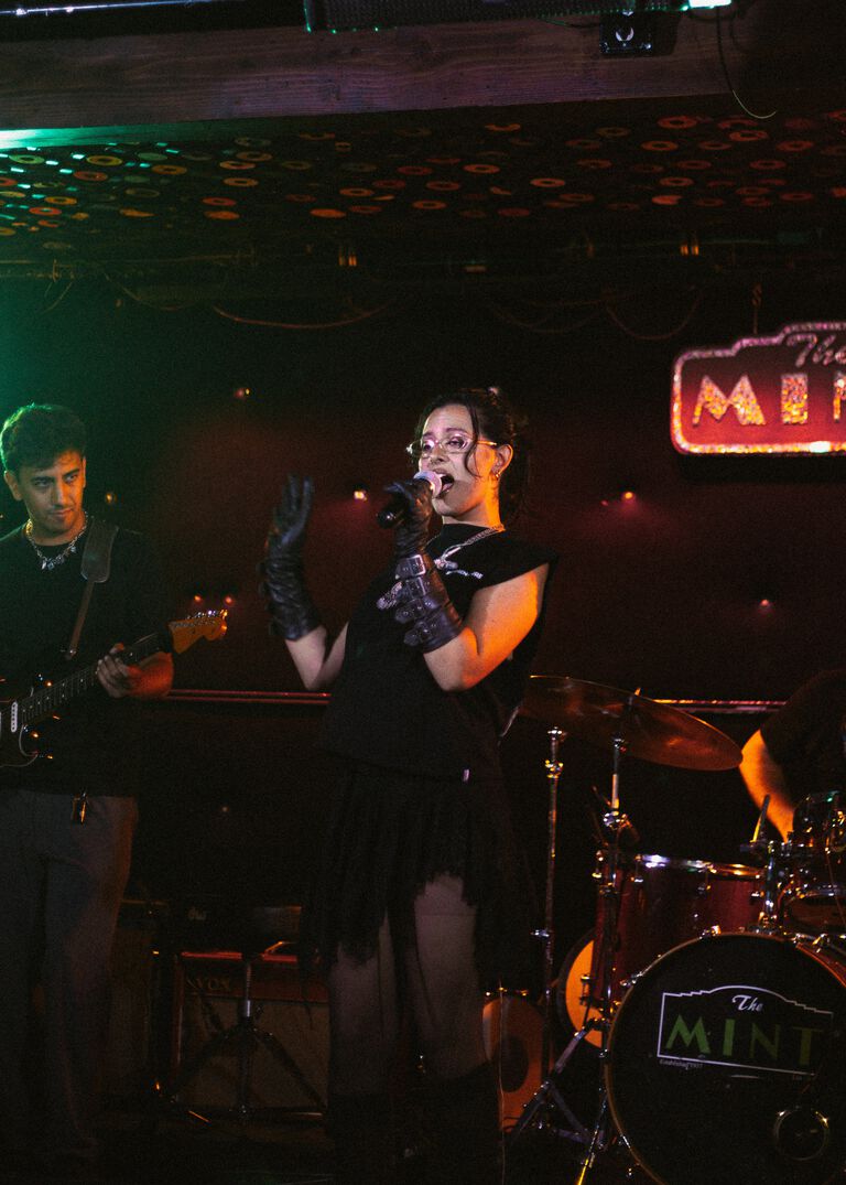 Emaan singing live