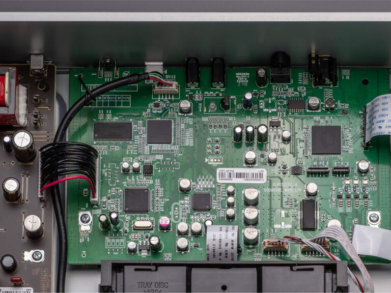 DCD-900NE, Black, dynamic