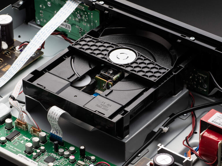 DCD-900NE, Black, dynamic